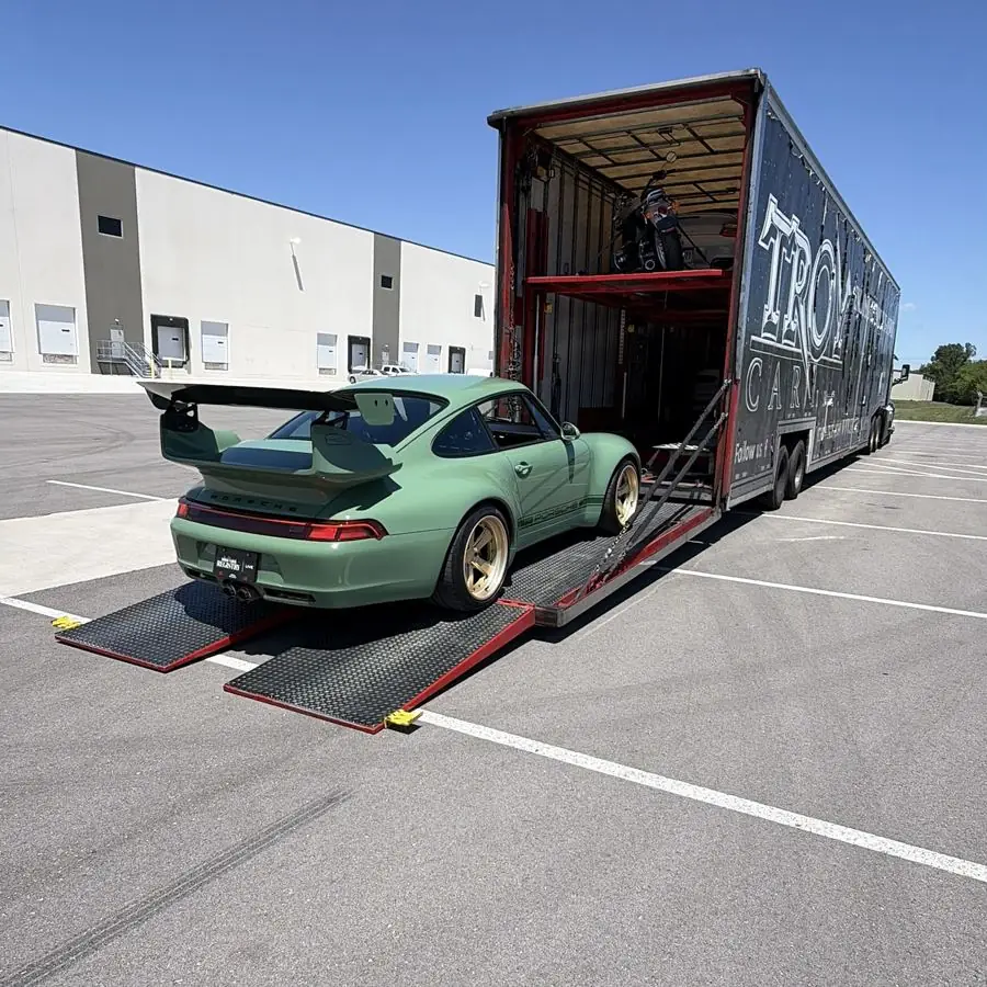 The 993 in Guards Green